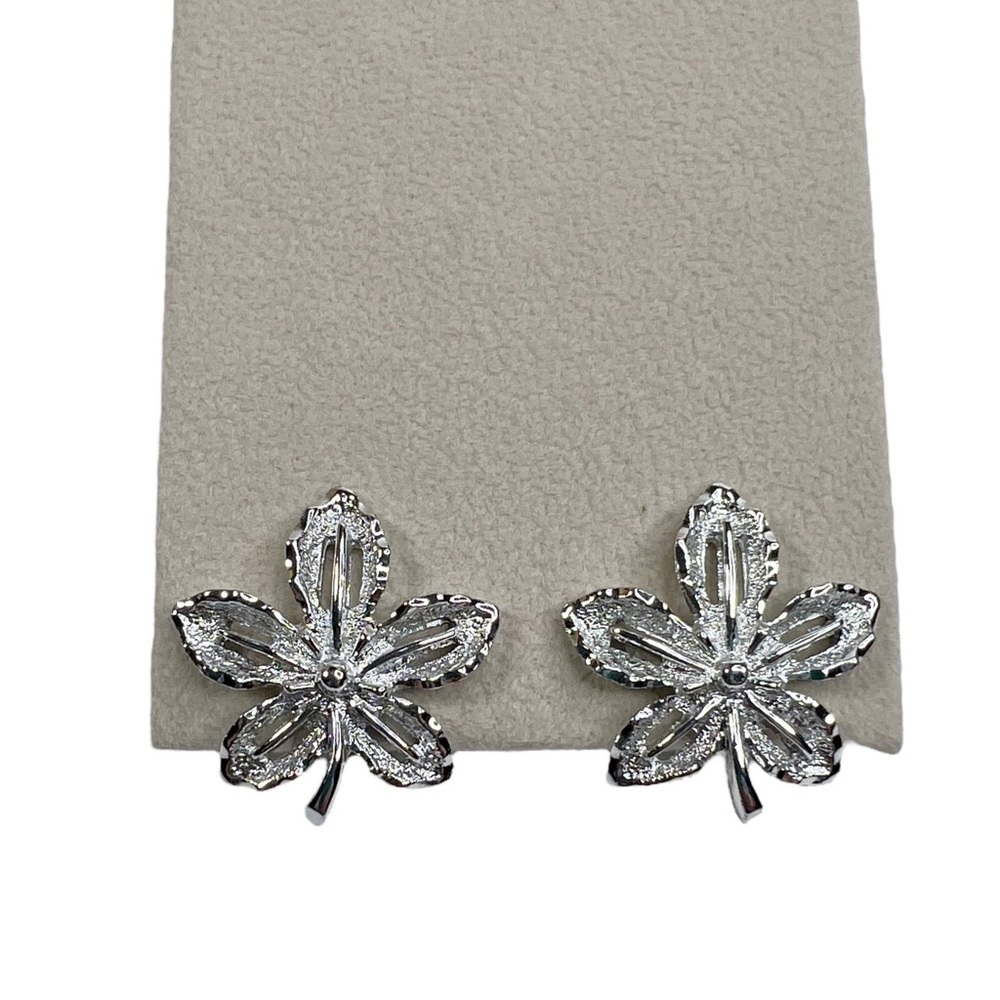 Vintage Sarah Coventry Stamped Silver Tone Leaf Clip On Earrings